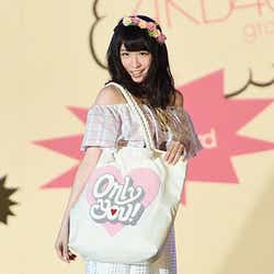 モデルプレス - AKB48川本紗矢、美デコルテ全開スタイルで初挑戦「緊張しました」