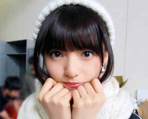 乃木坂46齋藤飛鳥、超レアな“全力ぶりっこ” 秋元真夏が撮影<「乃木撮VOL.02」先行カット>