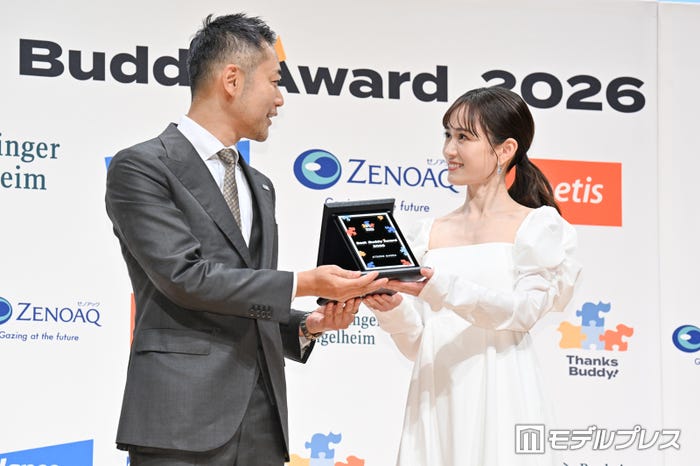 上野弘道氏、前田敦子(C)モデルプレス