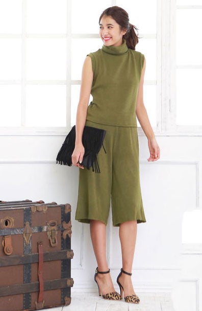 ニットソータートルネックベスト＆ガウチョパンツセットアップ「神戸レタス」3,290円（税込）／画像提供：神戸レタス