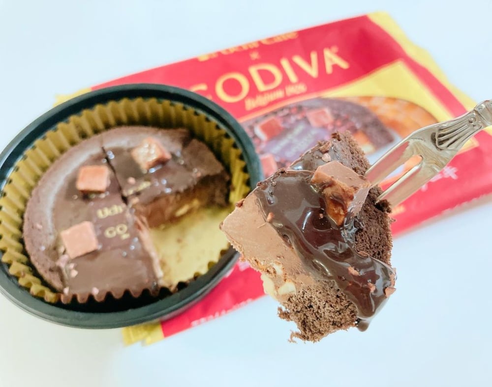 ショコラアイスクリームロールケーキ