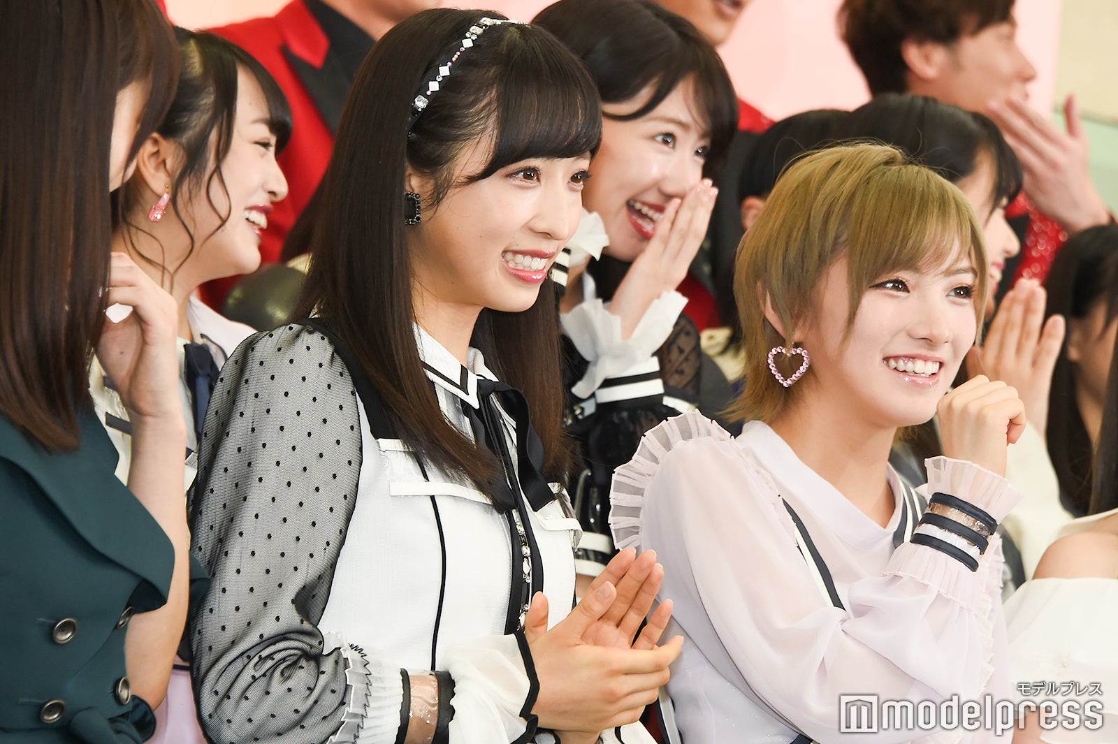 純烈・小田井涼平のジョークに笑う小栗有以、岡田奈々 （C）モデルプレス