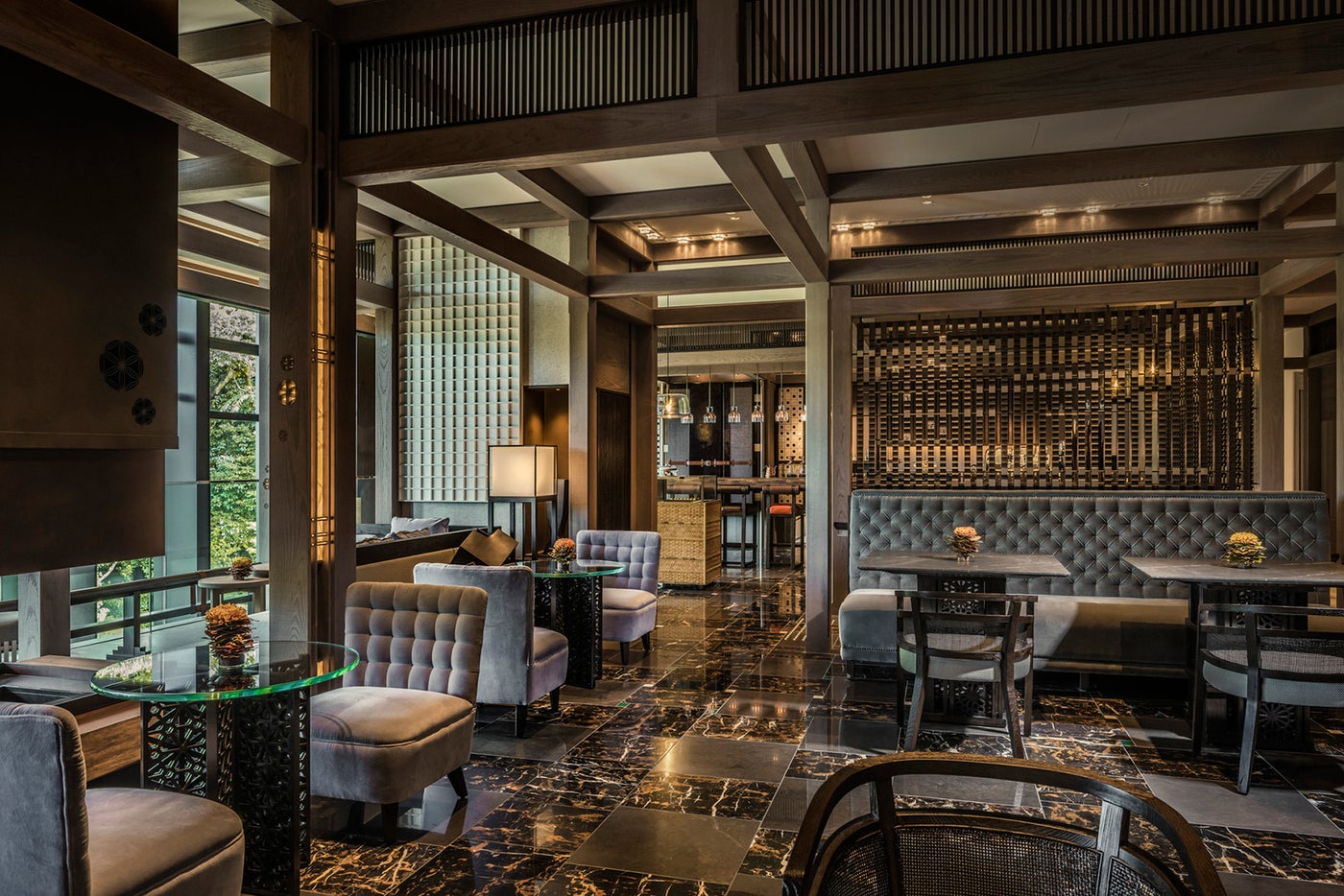3階ロビーラウンジ「ザ・ラウンジ＆バー」／画像提供：フォーシーズンズホテル京都