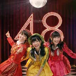 左から：大島優子、指原莉乃、渡辺麻友／AKB48・32ndシングル「恋するフォーチュンクッキー」（8月21日発売）MVより 
