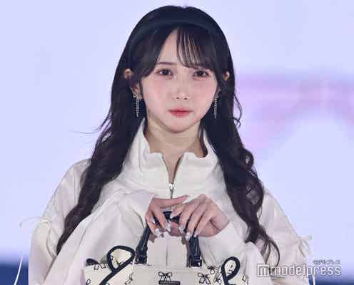 ≠ME谷崎早耶、ミニ丈純白ワンピで美脚スラリ 【GirlsAward 2025SS】