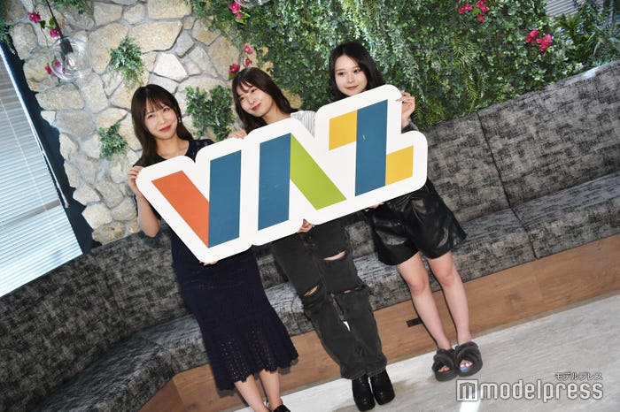 (左から)サラ、星乃夢奈、さくら(C)モデルプレス