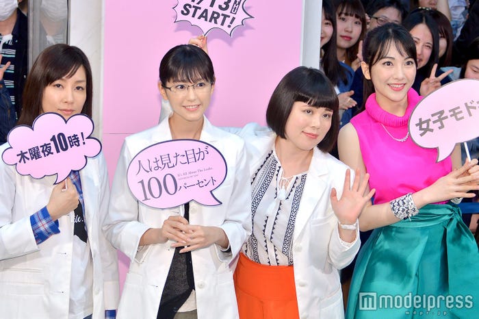 (左から)水川あさみ、桐谷美玲、ブルゾンちえみ、JY (C)モデルプレス