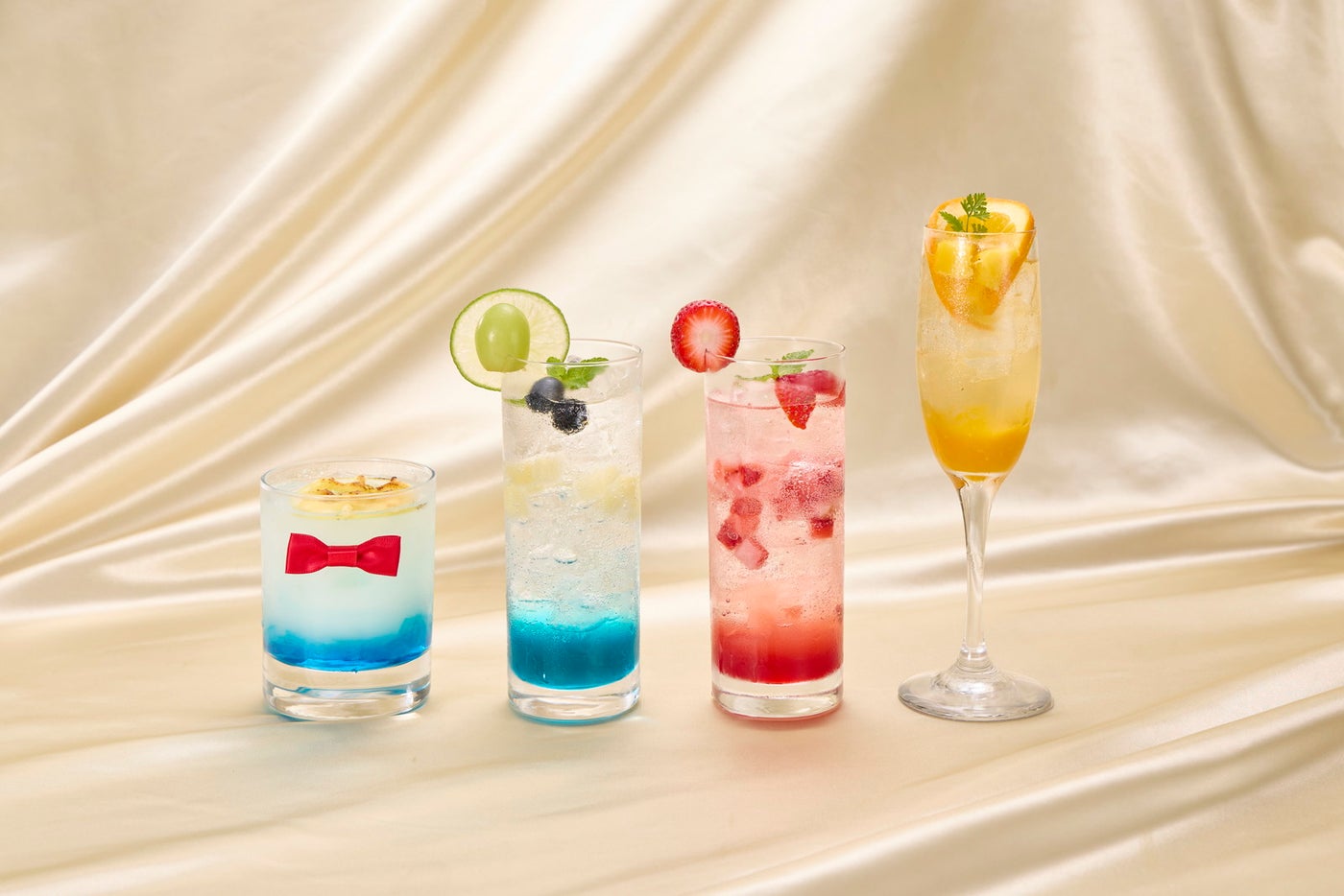 (左から)江戸川コナン レモン・ホワイトウォーター、工藤新一 アップル&ライムモヒート、毛利蘭 ストロベリーソーダ、鈴木園子 オレンジ&マンゴーソーダ/画像提供:ユニバーサル・スタジオ・ジャパン