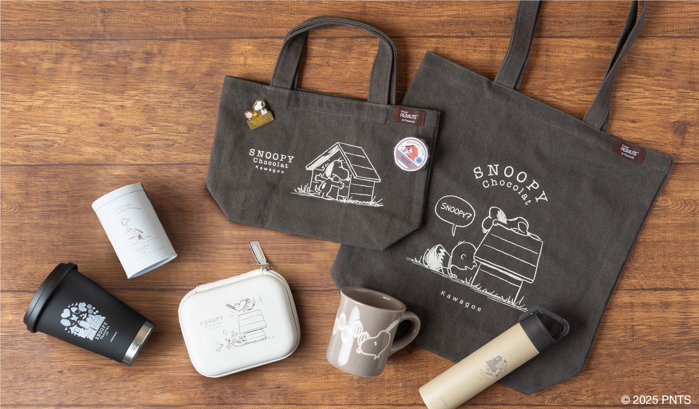 トートバッグ ￥2,200、ランチトート ￥1,650、レザーマルチケース ￥2,200、ピンバッジ ￥770、撥水マグ ￥1,815、モバイルタンブラー ￥4,290<br>
ポケトルハング ￥3,300<br>
マスキングテープ ￥550、コーティングチョコレート ￥1,296