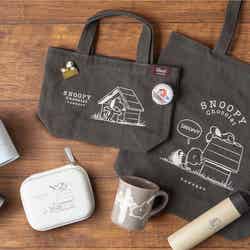 トートバッグ ¥2,200、ランチトート ¥1,650、レザーマルチケース ¥2,200、ピンバッジ ¥770、撥水マグ ¥1,815、モバイルタンブラー ¥4,290
ポケトルハング ¥3,300
マスキングテープ ¥550、コーティングチョコレート ¥1,296