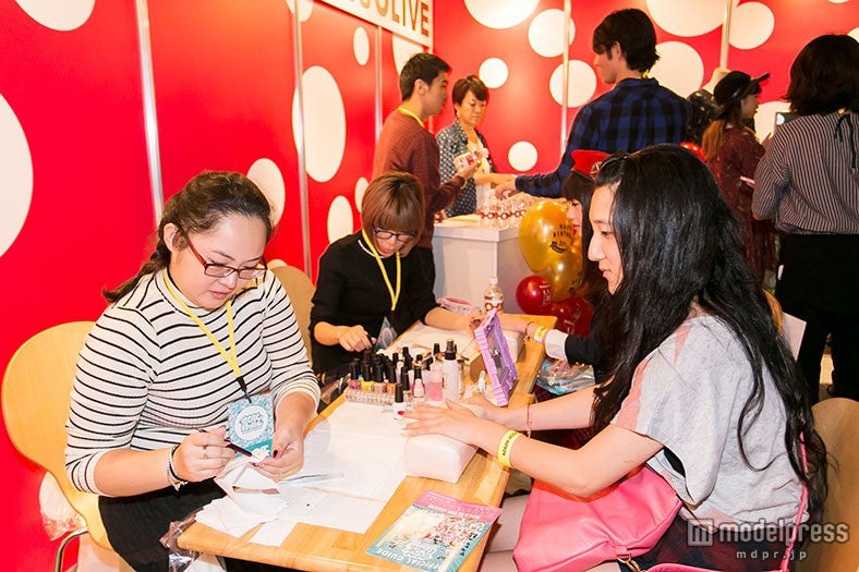 ネイルの施術／「Olive des Olive」のブース