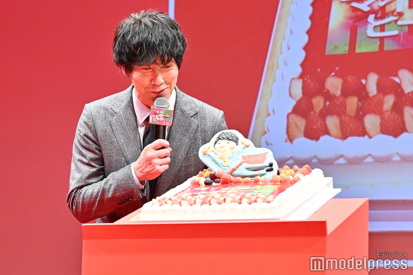 佐々木蔵之介、齋藤飛鳥・高橋恭平らからバースデーサプライズ「生きてきてよかった」“ディアお父さん”に大照れ＜映画 マイホームヒーロー＞