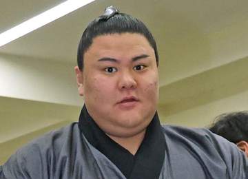 すごっ！「まじで運動神経良い」157キロの義ノ富士が“マルセイユ・ルーレット”披露 華麗な足技に騒然「着物をたくし上げての本気度」「華麗なターン」