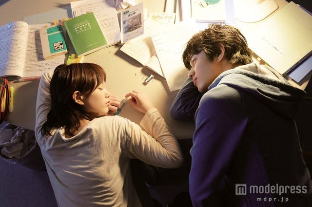 本田翼、東出昌大(C)2014映画「アオハライド」製作委員会(C)咲坂伊緒/集英社