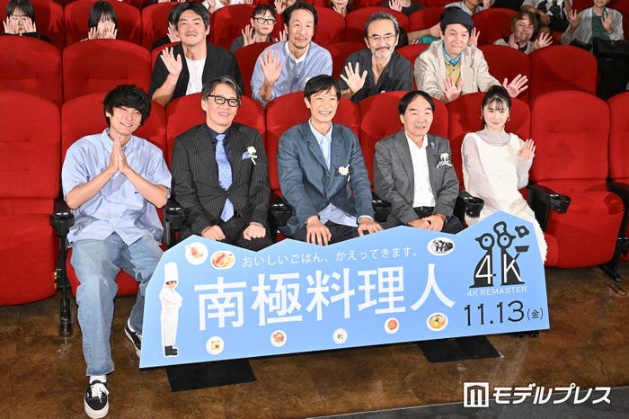 (後列左より)沖田修一監督、黒田大輔、古舘寛治、小浜正寛(前列左より)高良健吾、生瀬勝久、堺雅人、きたろう、小野花梨(C)モデルプレス