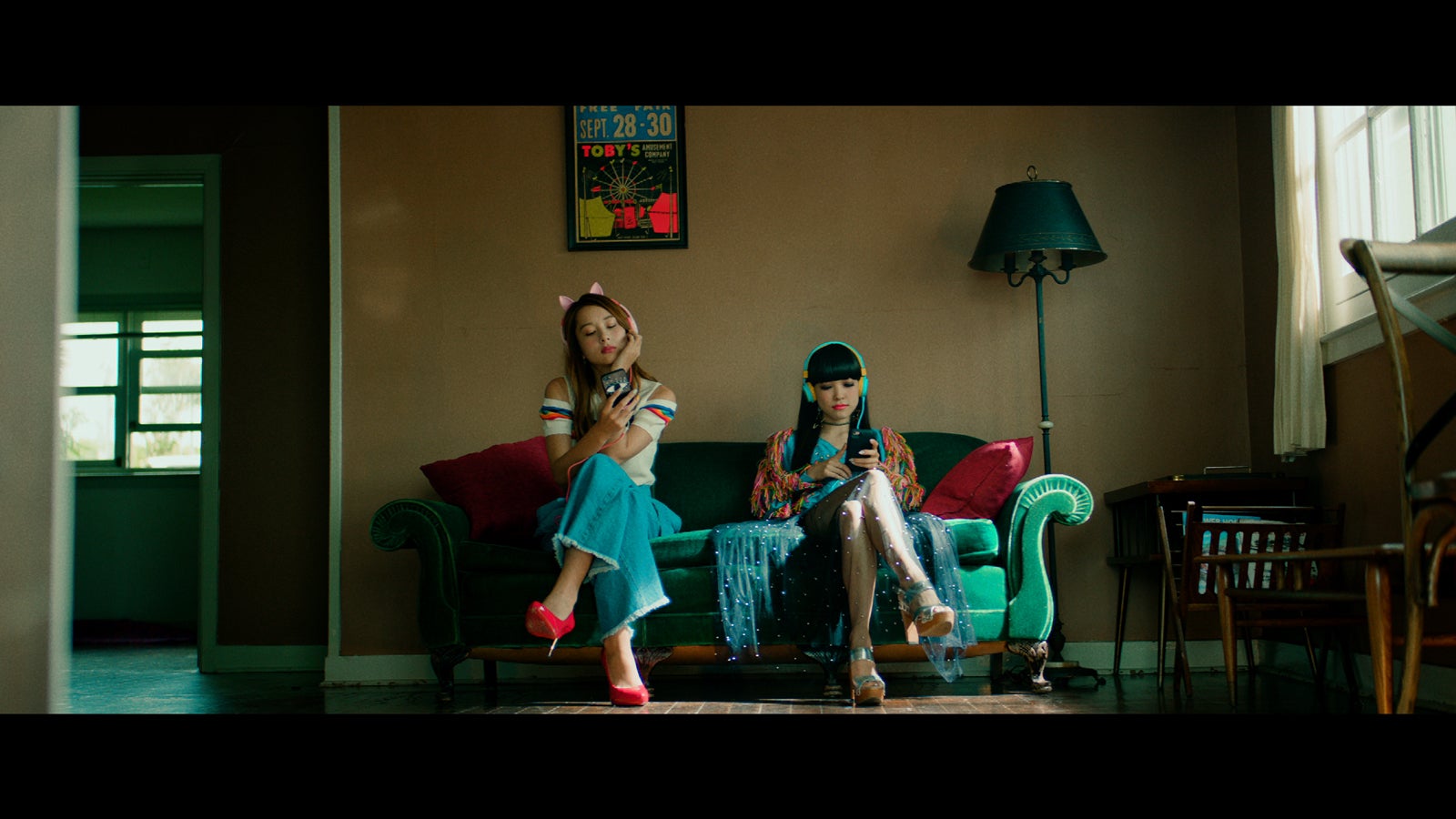 Niki、TANAKA ALICE「Kiss My A☆☆」より（提供写真）