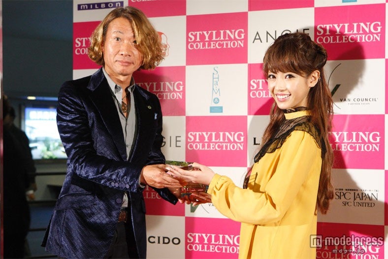 「BEST STYLING AWARD」を受賞した舟山久美子（くみっきー）