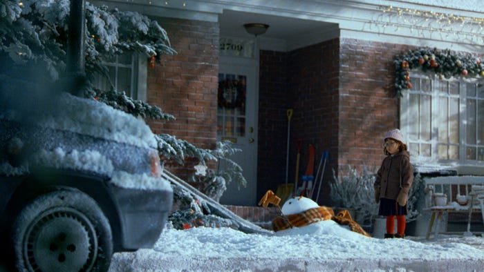 「キリン 午後の紅茶」の新CM 「雪だるまの夢」篇より(提供写真)