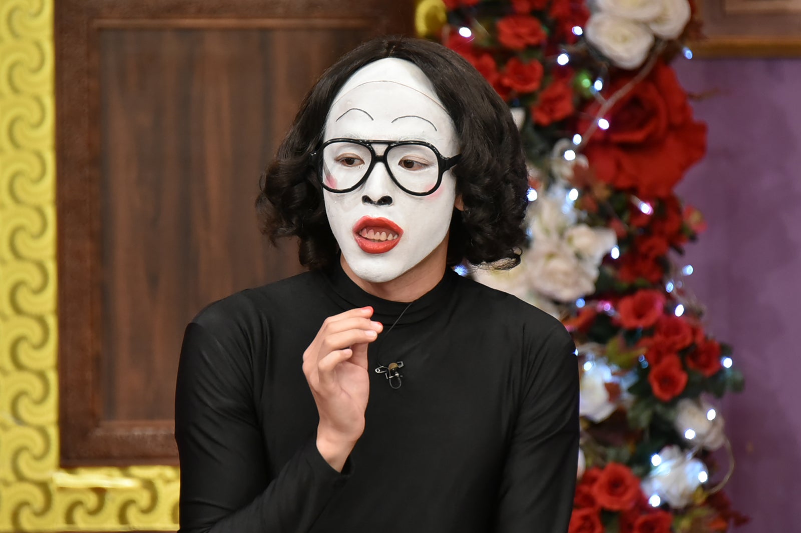 中村倫也、白塗りモノマネ×全身タイツの衝撃姿を公開