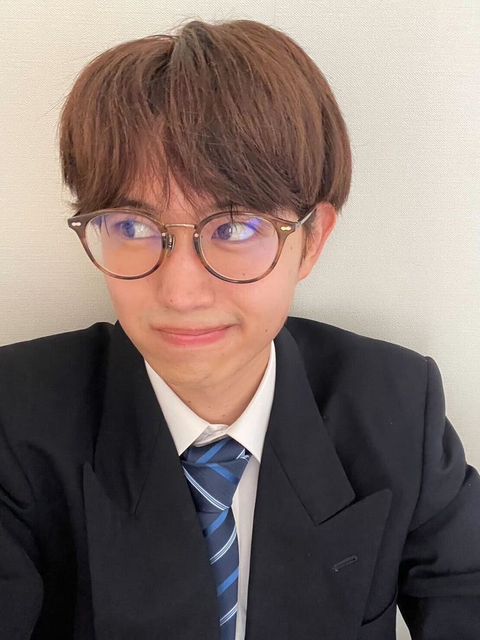 石田侑也「最近、アレにハマっています!!」(提供写真)