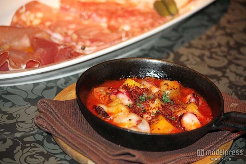 「サントリー ラドラー」のスッキリ感が料理の美味しさを引き立てる