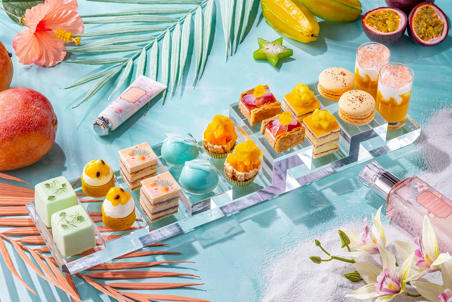 ジルスチュアート×キンプトン新宿東京の“香水アフタヌーンティー”が復活!夏気分高まる南国フルーツを使用