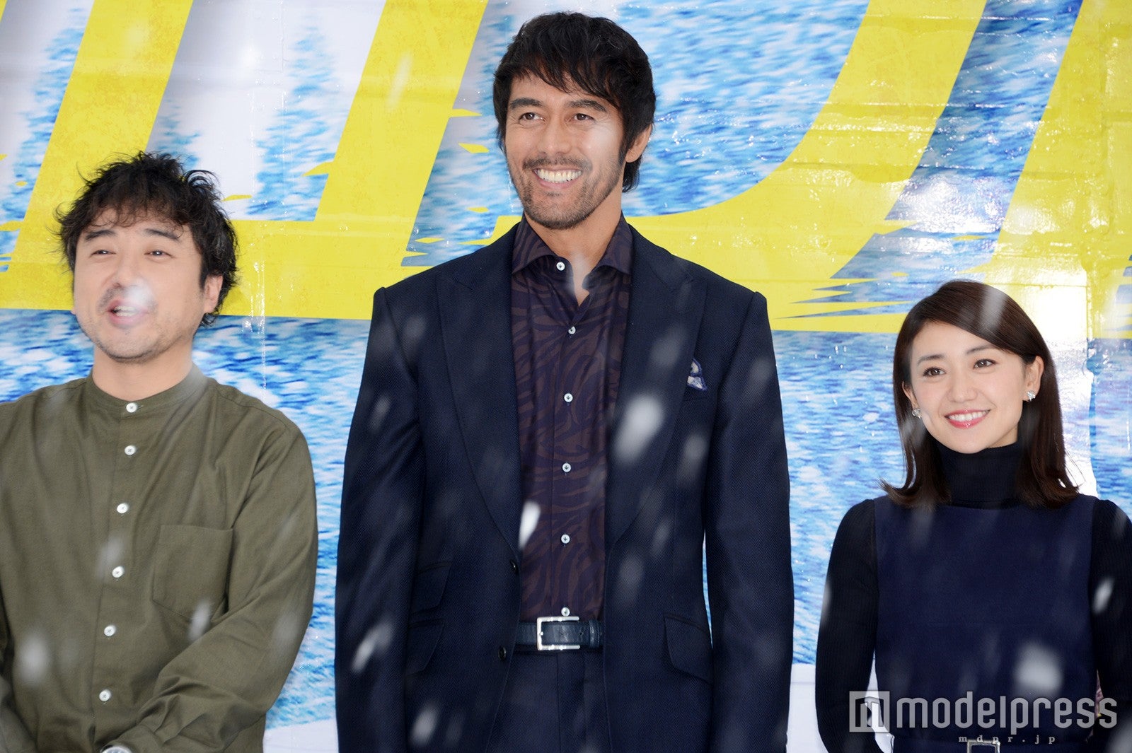 （左から）ムロツヨシ、阿部寛、大島優子（C）モデルプレス