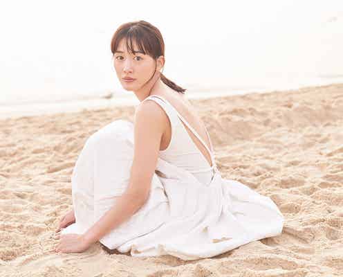 綾瀬はるか、白ワンピで美背中披露 妖精のような姿にスタッフ涙