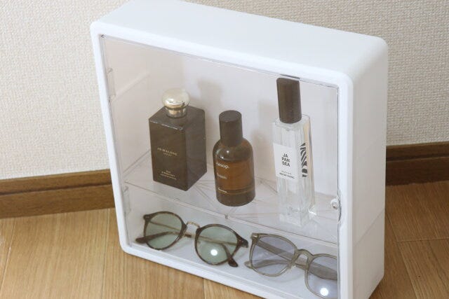 壁にもつけられるコレクションボックス（30cm×30cm×9cm）　使用例