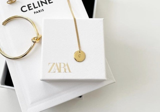いま爆売れしてる!噂のZARA「イニシャルアクセ」はハイブランド並みに高見えがスゴイ♡