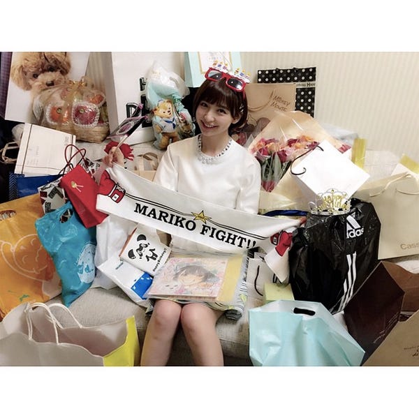 篠田麻里子、誕生日プレゼントに埋もれる　ファンから「おめでとう」の嵐／篠田麻里子Instagramより【モデルプレス】