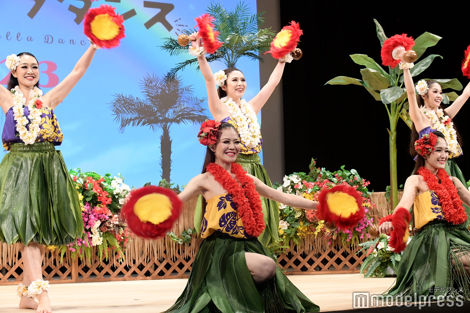 「フラガール」のダンスパフォーマンス （C）モデルプレス