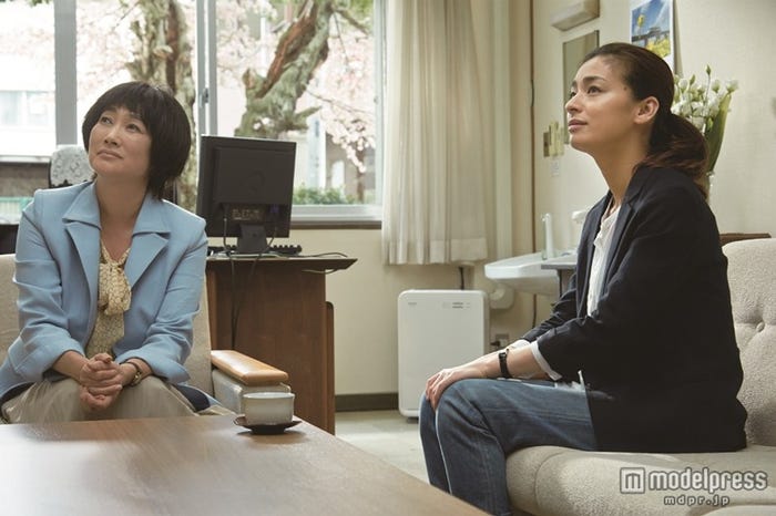 余貴美子、尾野真千子(C)2015 「ソロモンの偽証」製作委員会