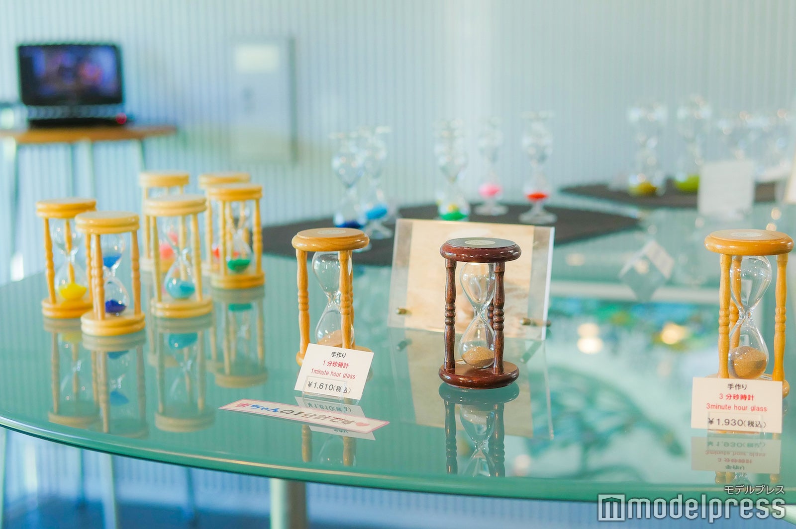 砂時計をお土産に （C）モデルプレス