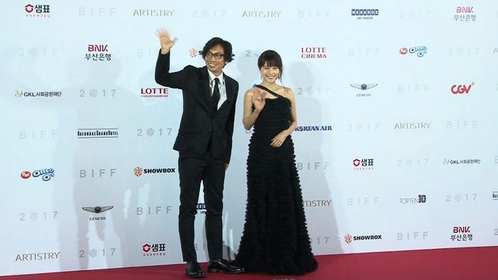 (左から)行定勲監督、有村架純(提供写真)