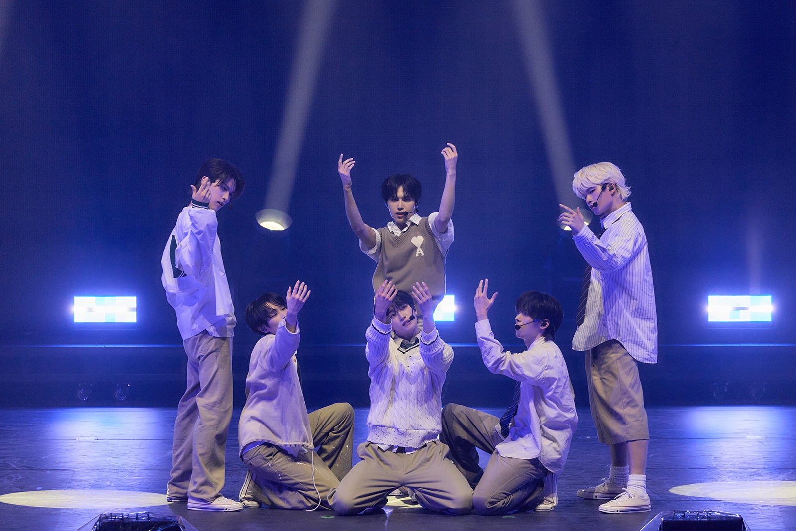 『2026 KO1KEYZ 1ST FAN MEETING』8月21日公演「BLACK ANGEL」（左から）YUKI、RYOGA、SIYOUNG、YURA、SHINHAENG、RYUJI（C）LAPONE ENTERTAINMENT