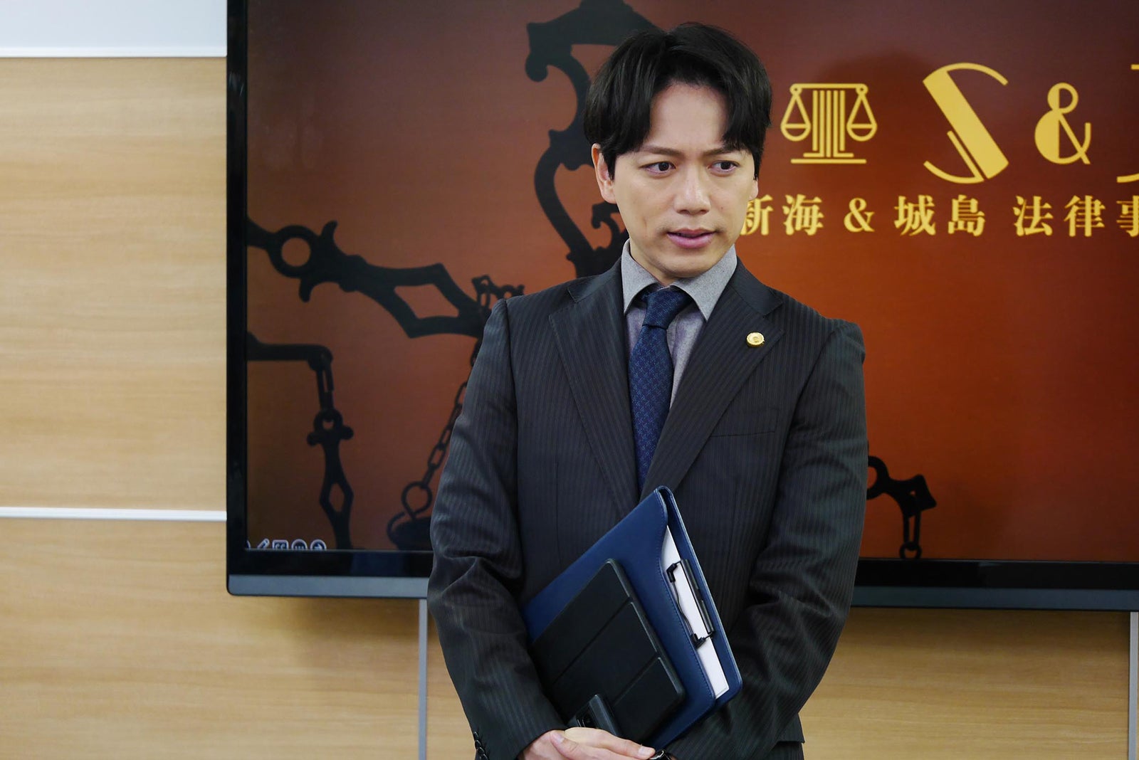 山崎育三郎「ハイエナ」第5話より（C）ドラマ「ハイエナ」製作委員会