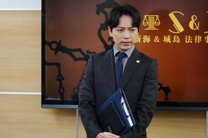 山崎育三郎「ハイエナ」第5話より(C)ドラマ「ハイエナ」製作委員会