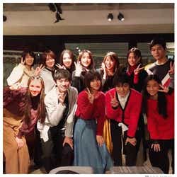 モデルプレス - 内山理名・桐谷美玲ら豪華ショットに反響 桜庭ななみ&知英は“バブリーダンス”披露