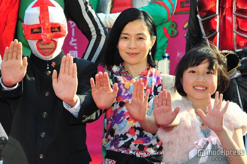 （左から）平岡拓真、坂井真紀、鍋本凪々美