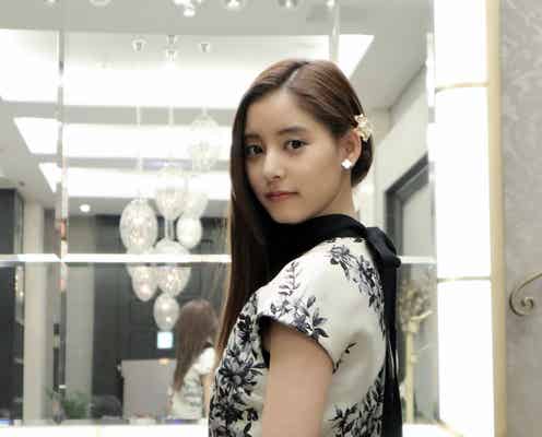 新木優子、FENDI身に纏い「100億の女」に<トドメの接吻>