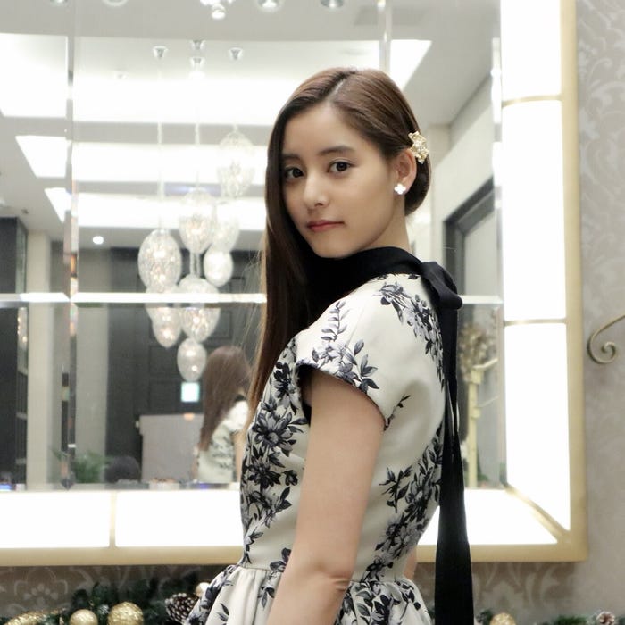 FENDIのドレスを身に纏った新木優子(画像提供:日本テレビ)