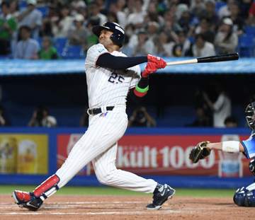 ヤクルトが今季初の引き分け 八回にサンタナが同点2ラン