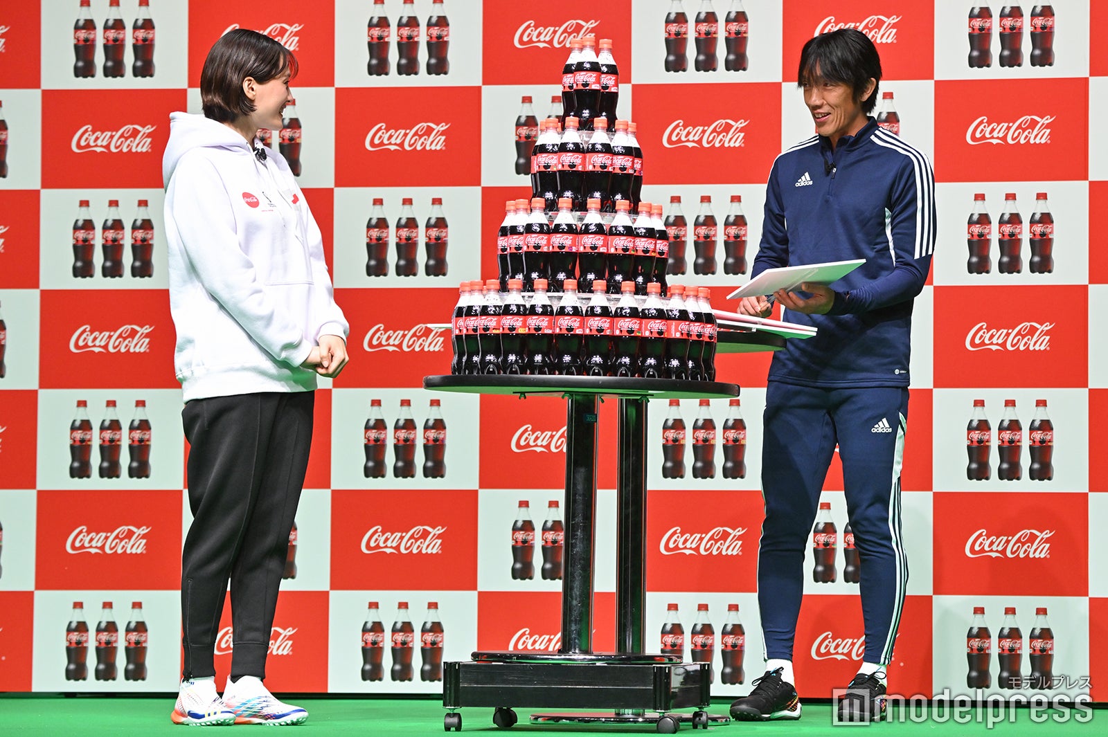 綾瀬はるか、中村俊輔 （C）モデルプレス