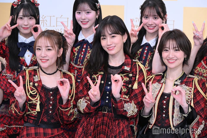 AKB48/(後列左から)佐藤綺星、八木愛月、伊藤百花(前列左から)高橋みなみ、前田敦子、大島優子(C)モデルプレス