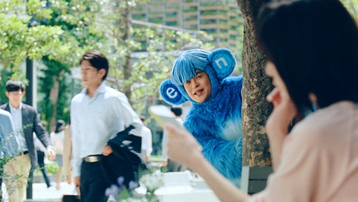 バカリズム、松岡茉優/新CM「徹底取材篇」より(提供写真)
