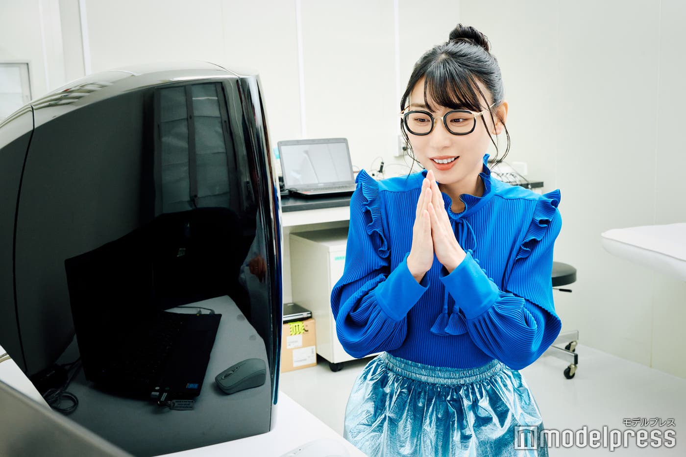 マイナス10歳の肌と判明!(C)モデルプレス