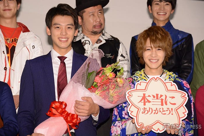 (左から)竹内涼真、西銘駿