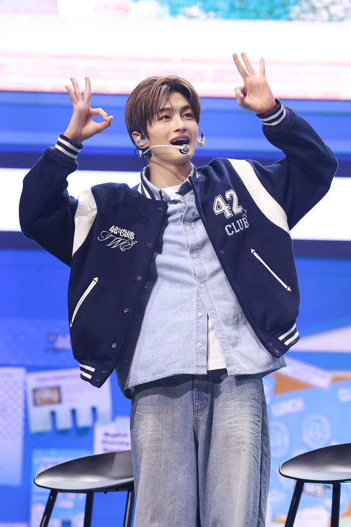 JIHOON(P)&(C)PLEDIS Entertainment