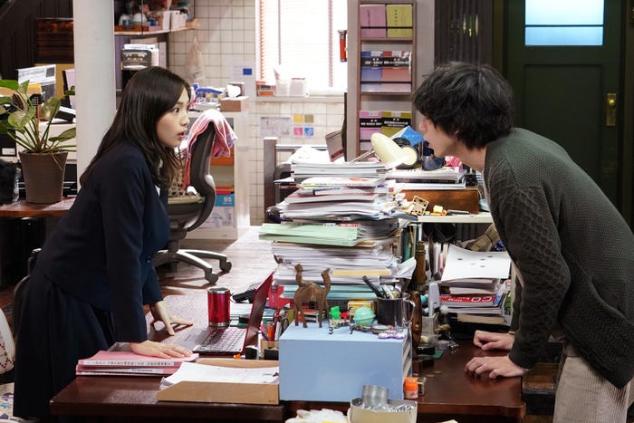 川口春奈、坂口健太郎/「イノセンス~冤罪弁護士~」第2話より(C)日本テレビ